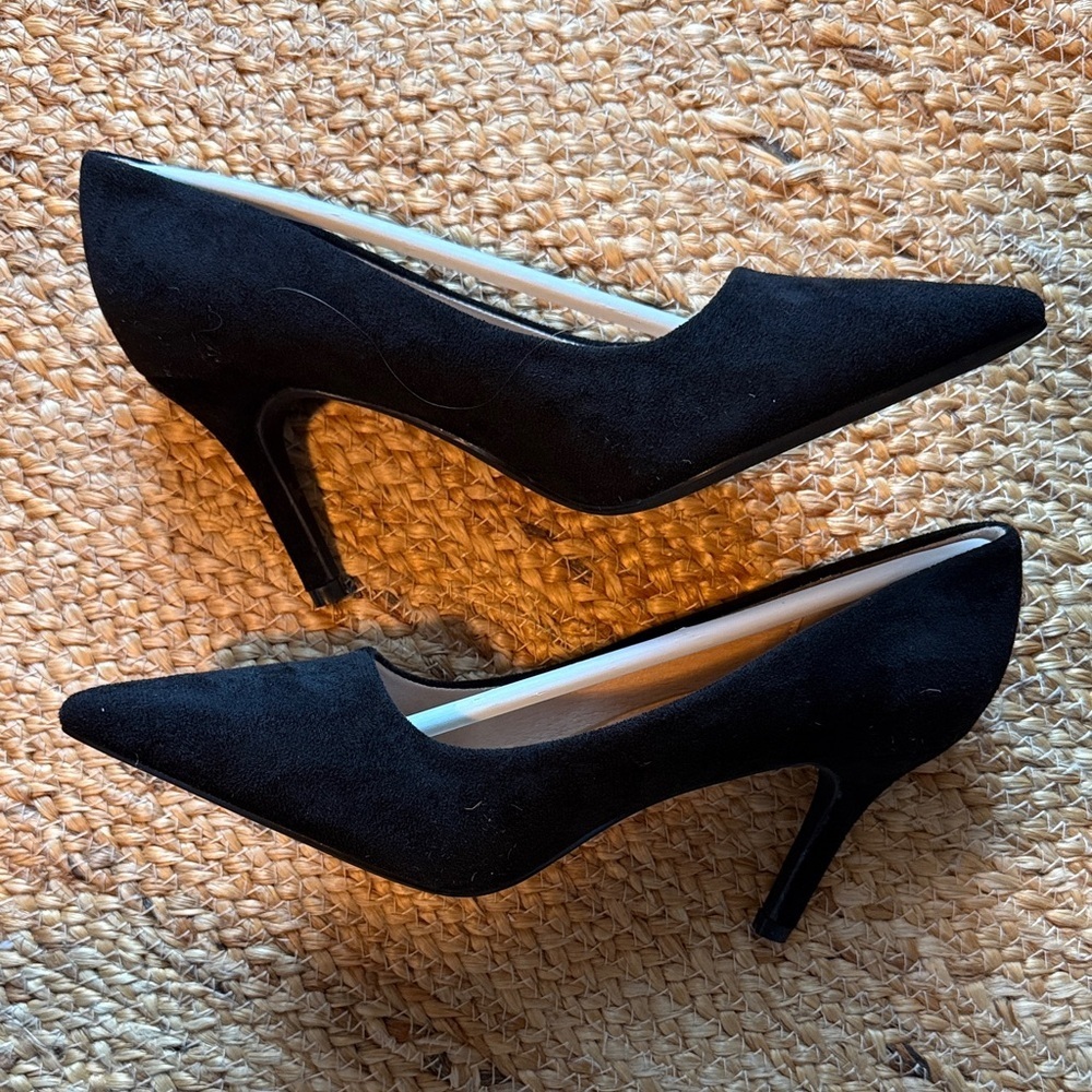 NIB Black Suede Pointed High Heels - Picture 3 of 6